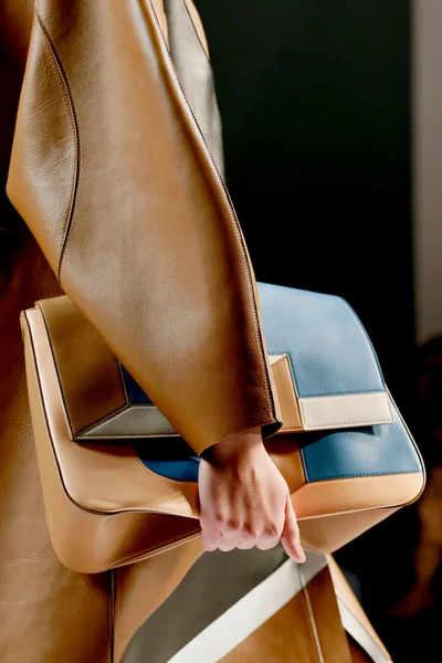 Look 77
